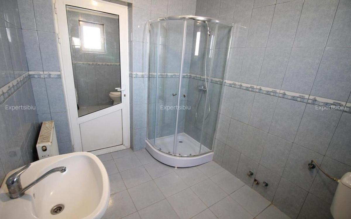 INCHIRIEZ apartament 4 camere , renovat,zona Strand - 14