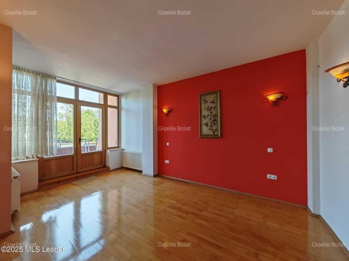 Vila Pipera - la pret de teren, 1500 mp teren, suprafata 937 mp - 15