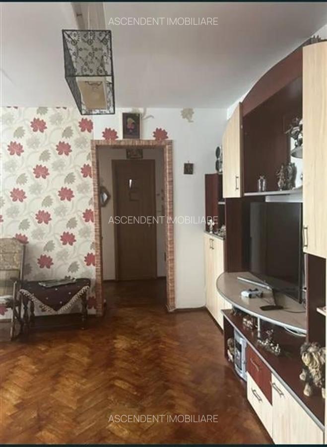 Apartament cu 3 camere, Tractorul,  Brașov - 4