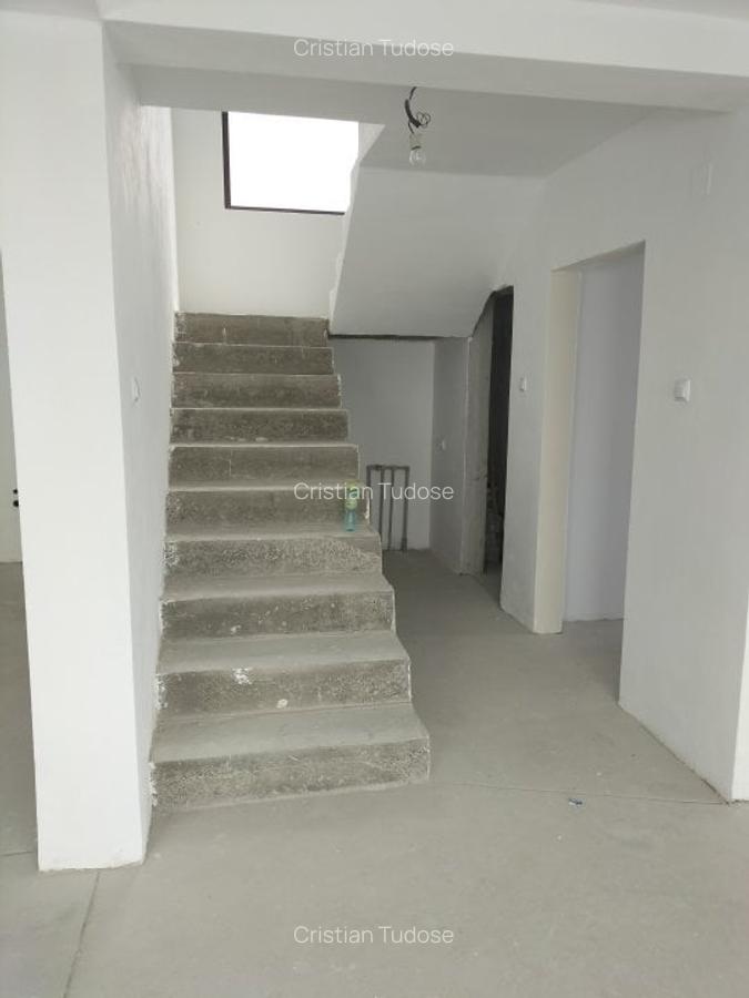Casă cu 4 camere în Mioveni - 5