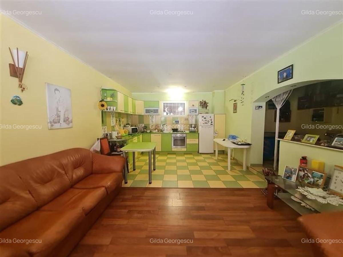 Hotel/Pensiune, 475 mp în Piața - 2