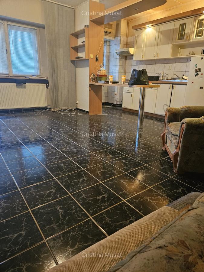 Vitan Mall stradal - 2