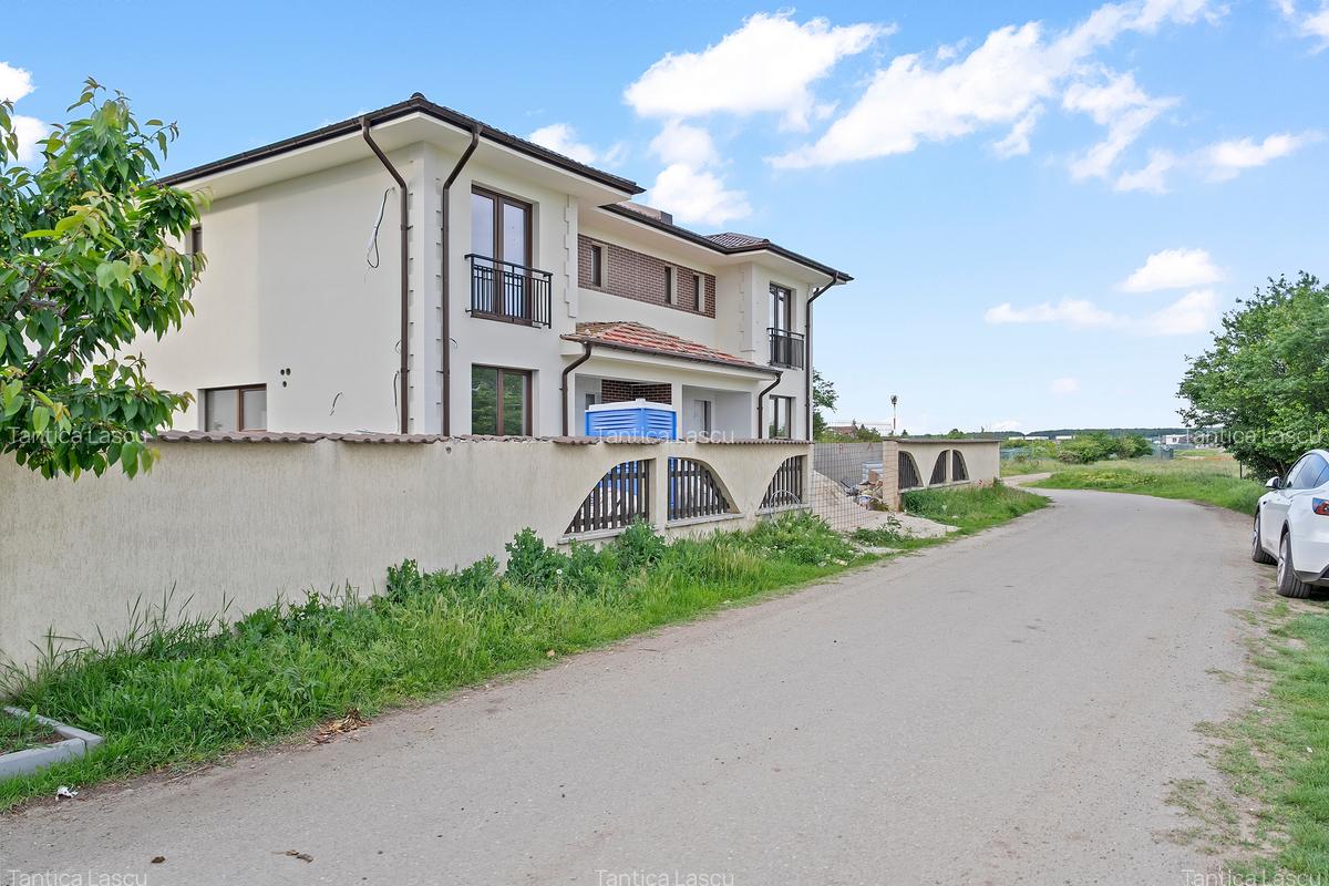 Vila alipita, impecabil executata, teren 350mp, preechipare AC - 1
