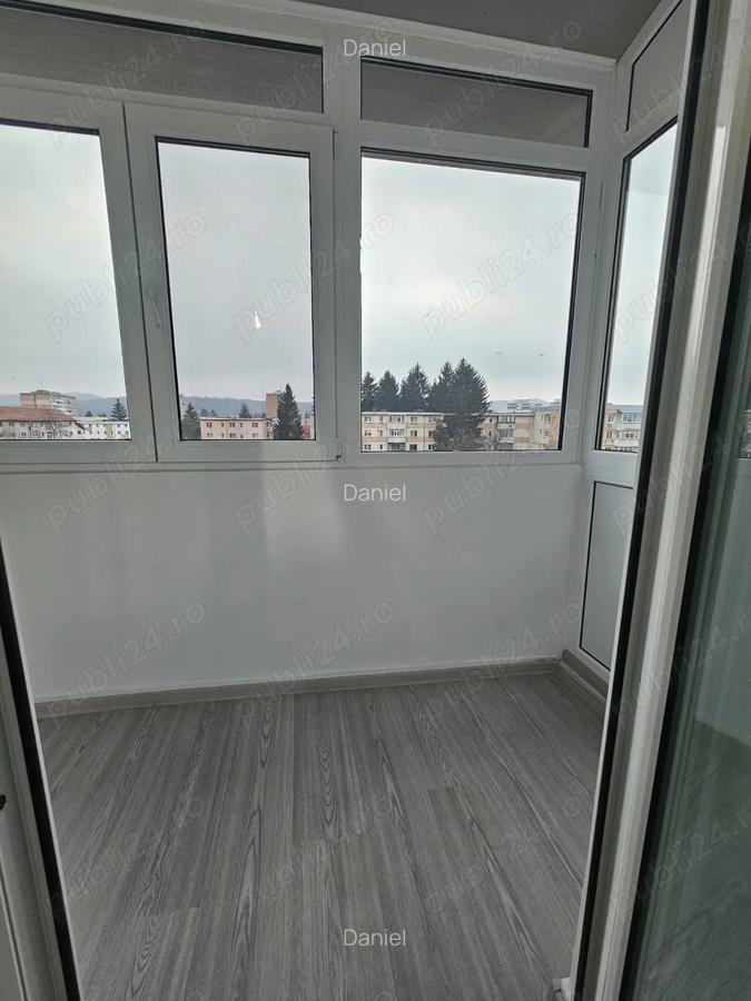 Apartament Semimobilat Central 4 camere Campina. De vanzare - 4 Apartament Semimobilat Central 4 camere Campina. De vanzare - 4