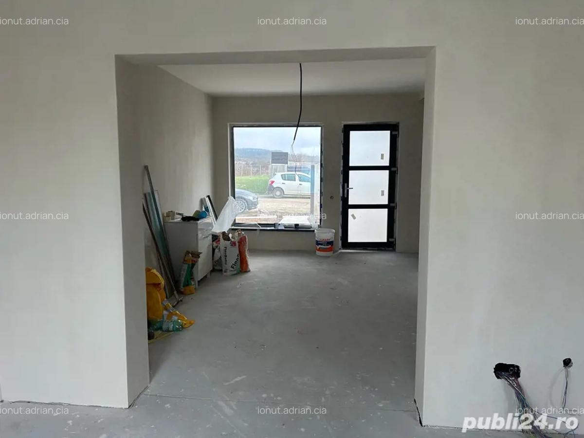 Casa parter , etaj , zona selgros strada macului - 8