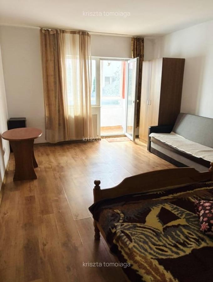 Apartament in zona Stejarlui  , 2 camere plus balcon , parter inalt. - 4