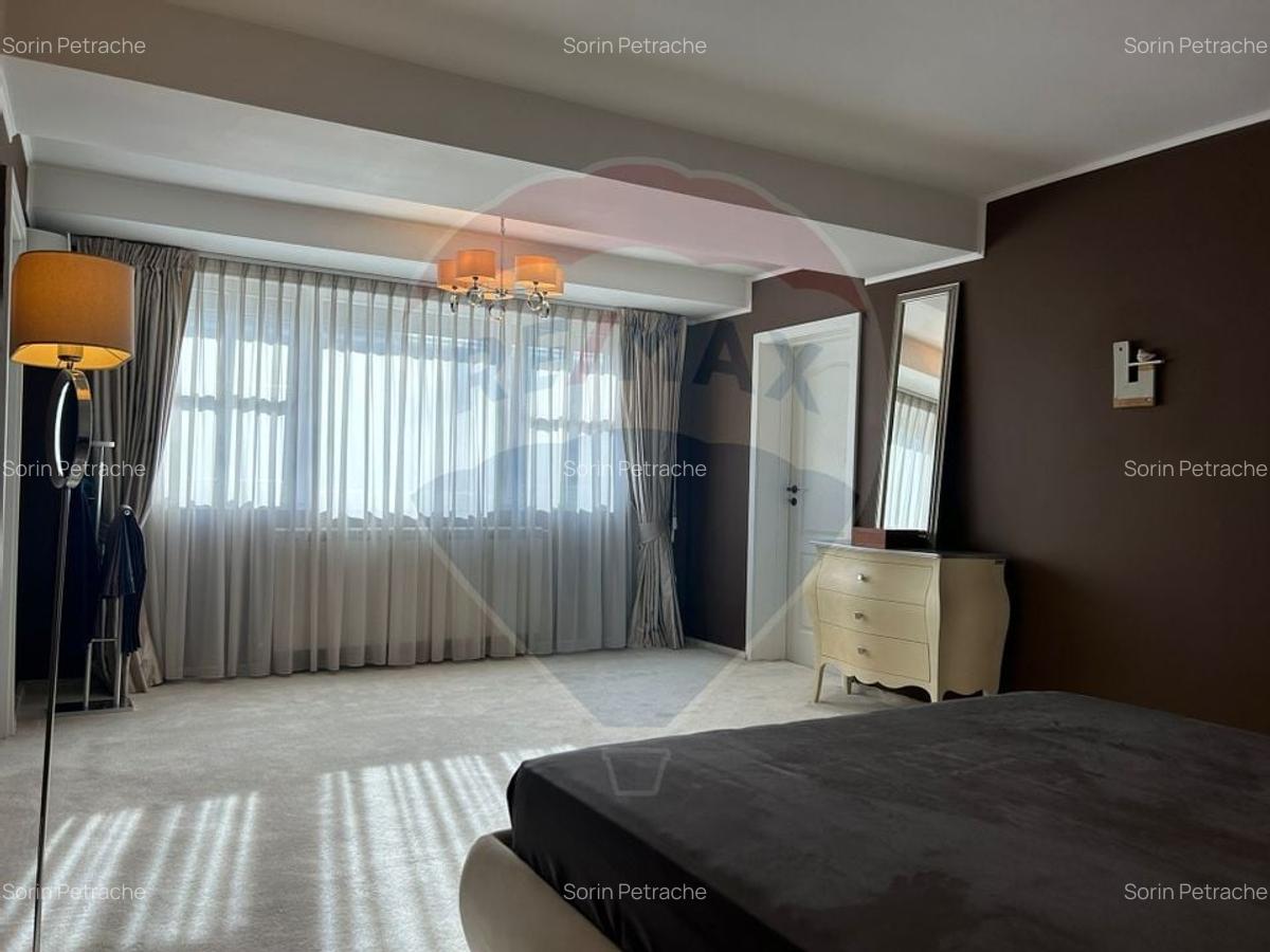 De vanzare apartament de lux pe Blvd. Decebal - 13