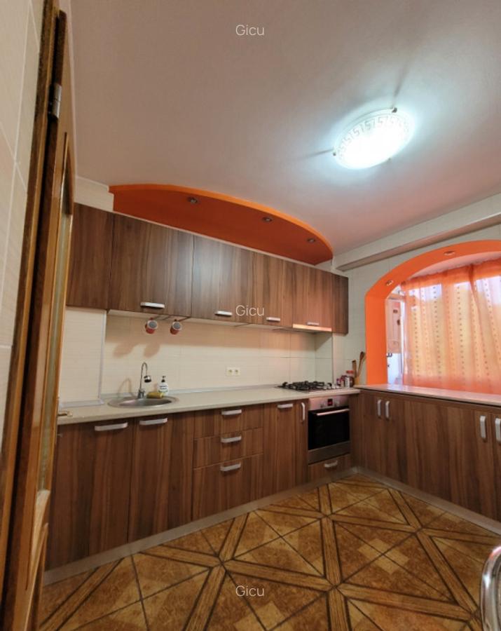 Apartament 3 camere de inchiriat pe Strada de Mijloc - 2