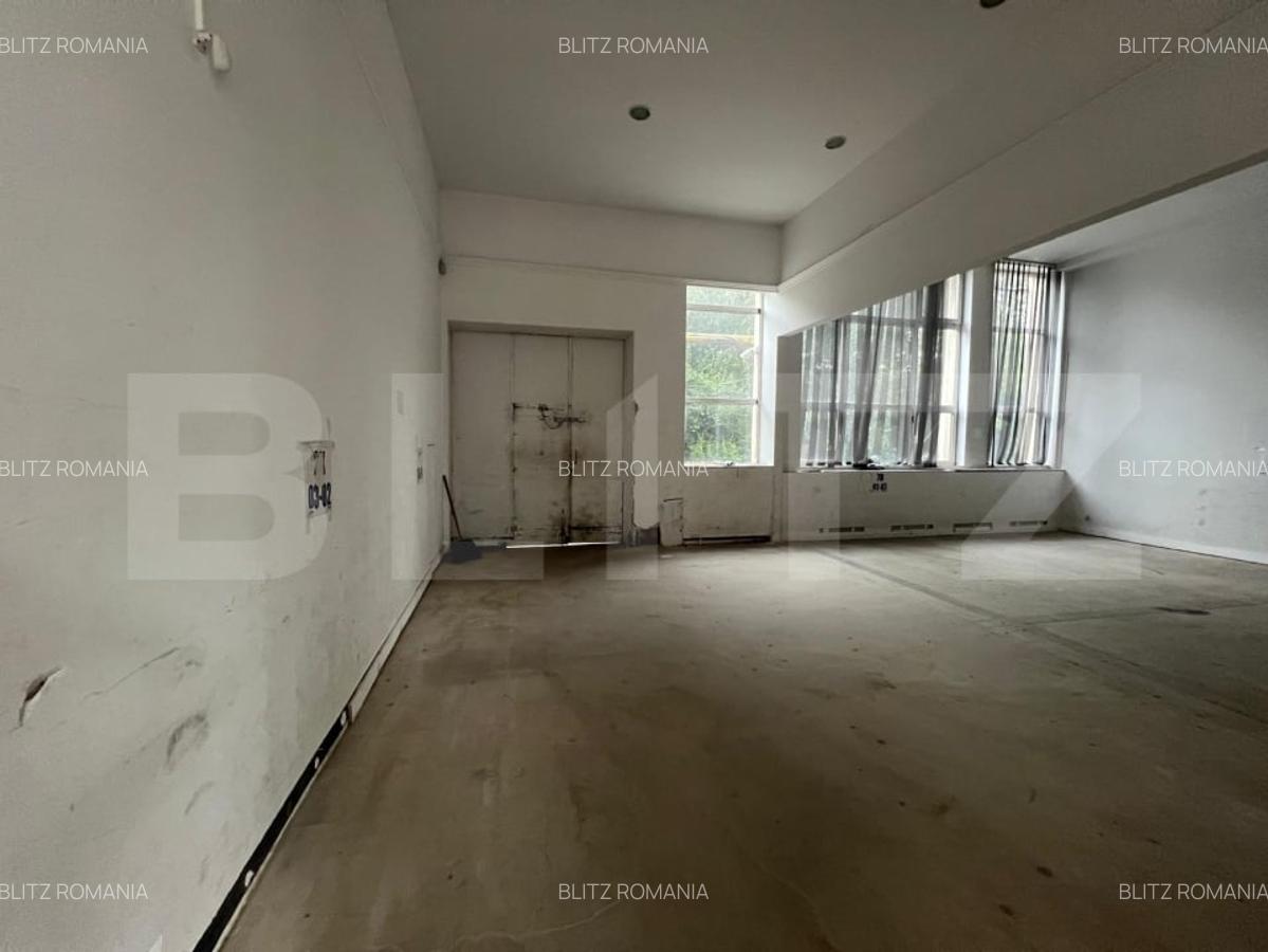 Spatiu comercial, 250 mp, zona P-ta 1 Mai - 4