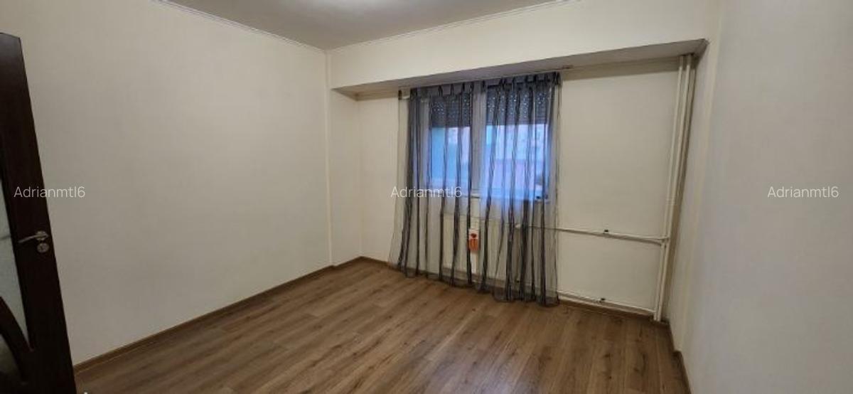 Apartament de vanzare cu 4 camere , renovat - 6