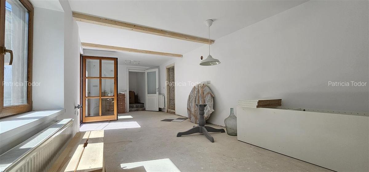 Casa cu curte si parcare in Schei - 12