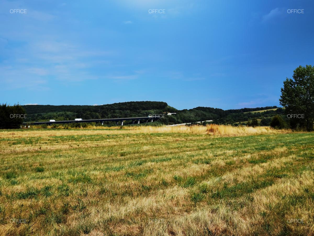 Teren intravilan cu acces asfaltat, situat între Săliște și Sibiel, la 300 m de - 4