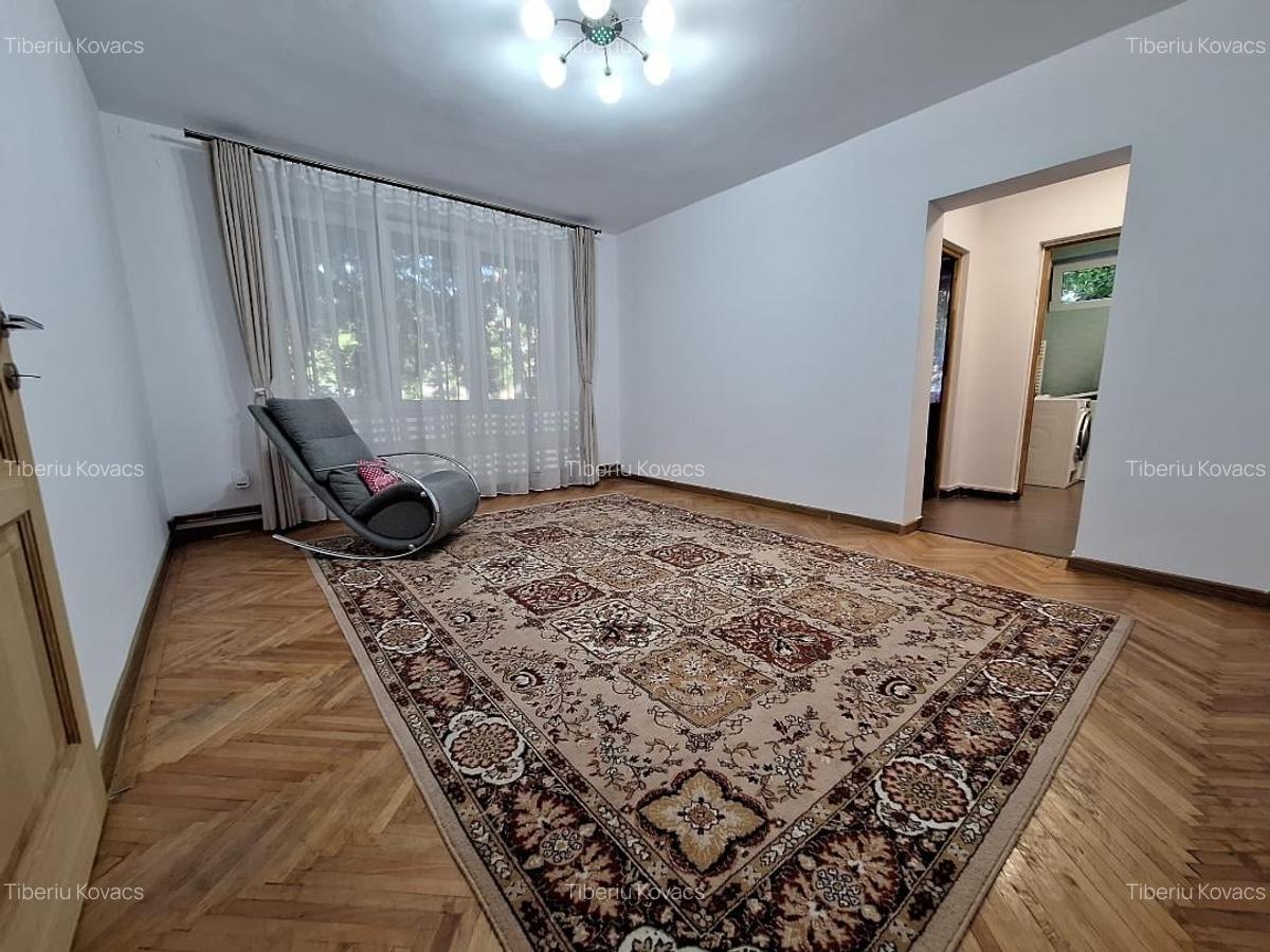 Apartament cu 2 camere semidecomandat în Tractorul - 3