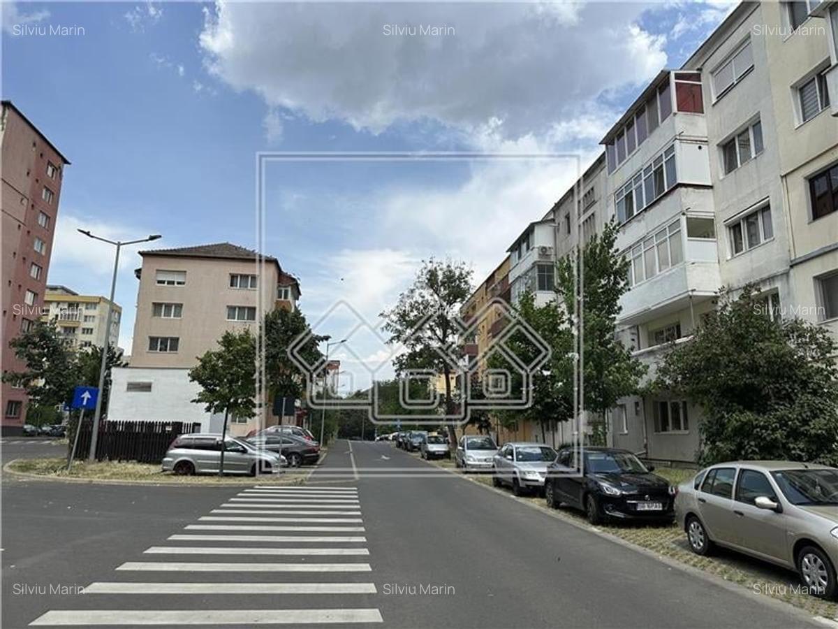 Apartament in Sibiu - 3 camere, decomandat, etaj intermediar - 10