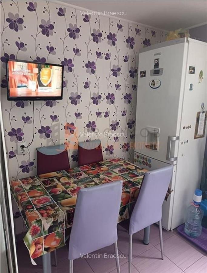 Apartament 3 camere cf 1 decomandat zona Micro 5 - 6