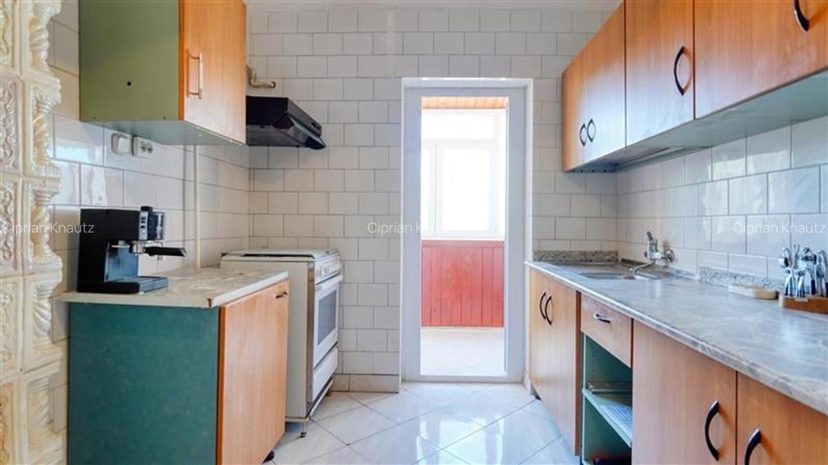 Apartament cu 3 camere decomandat în Eroilor - 5