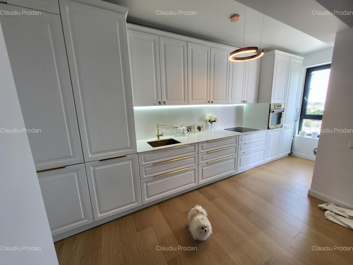 Apartament cu 3 camere decomandat în - 5