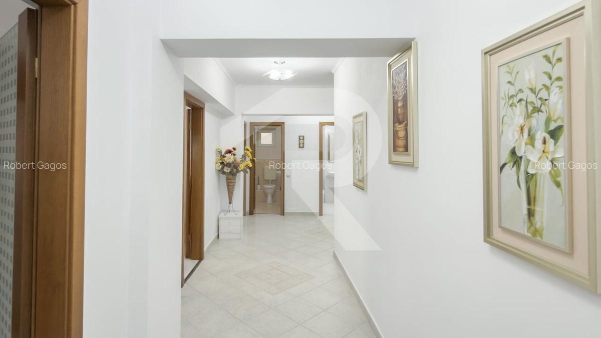 Vanzare apartament 3 camere - Ultracentral, Bloc Scala, Bd. Magheru - 3