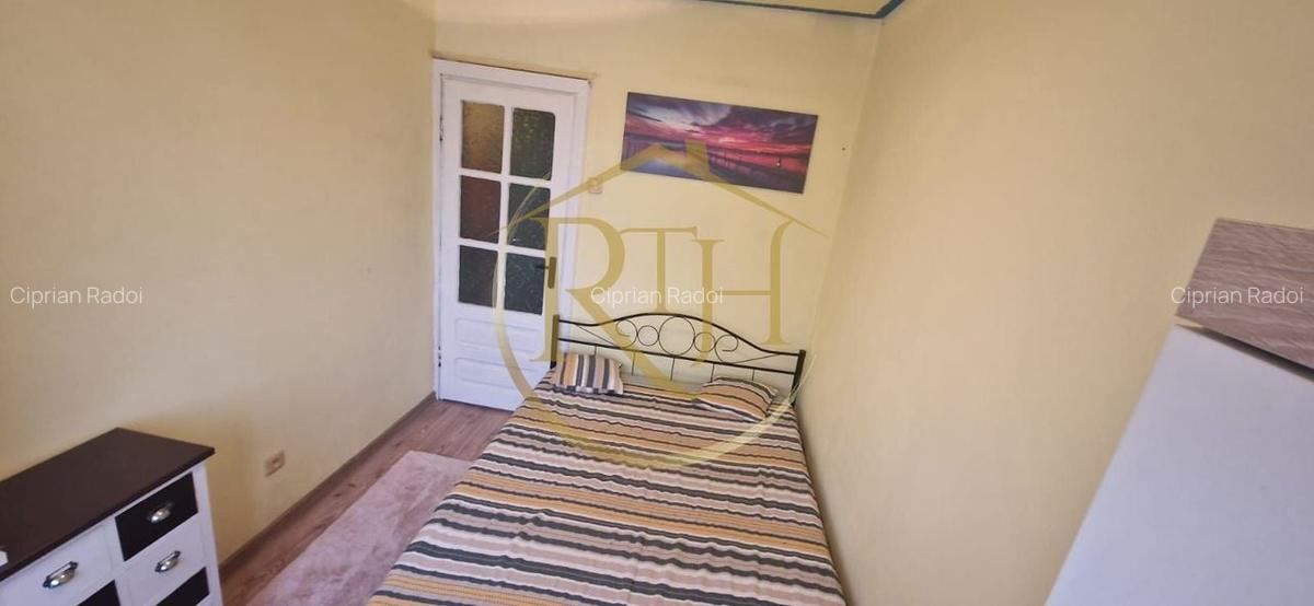 Vand apartament cu 4 camere in zona spitalul judetean,comision ,,0'' - 8