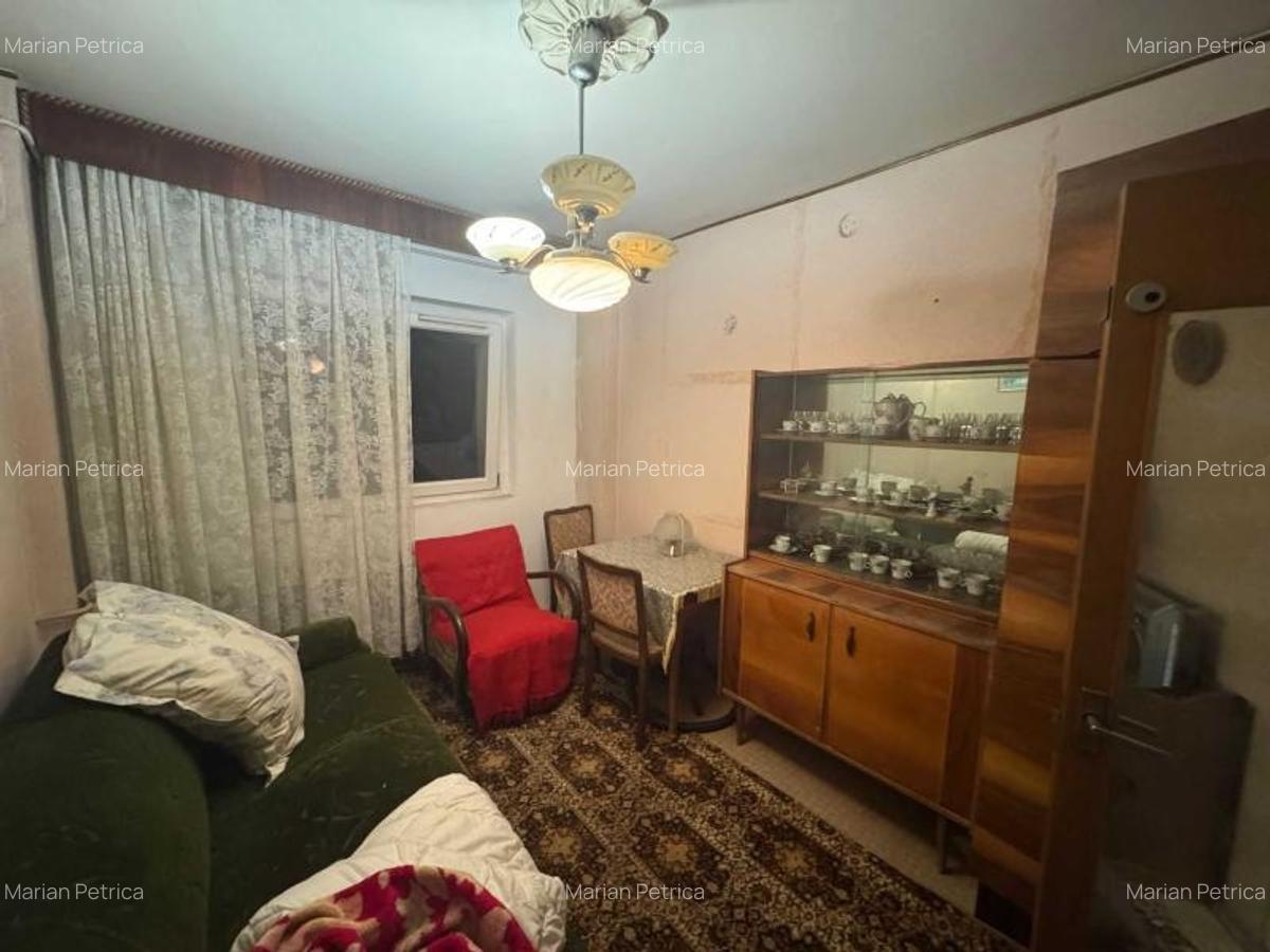 Apartament cu 3 camere semidecomandat în Teiul Doamnei - 3