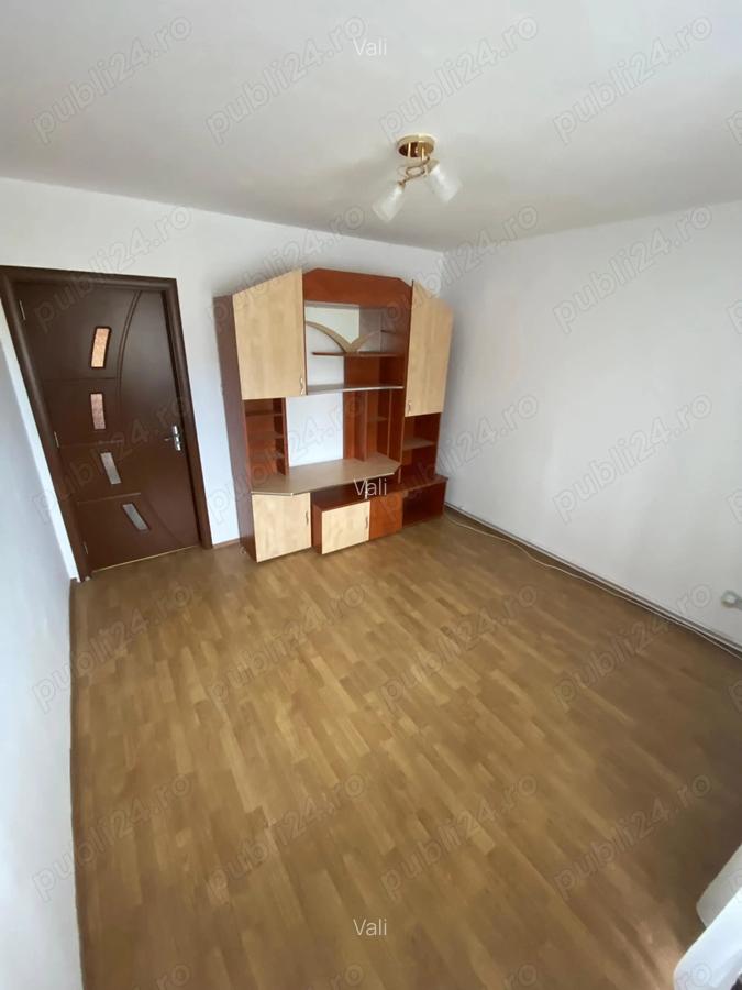 Particular ofer spre inchiriere ap 3 camere, str.Independentei - 4