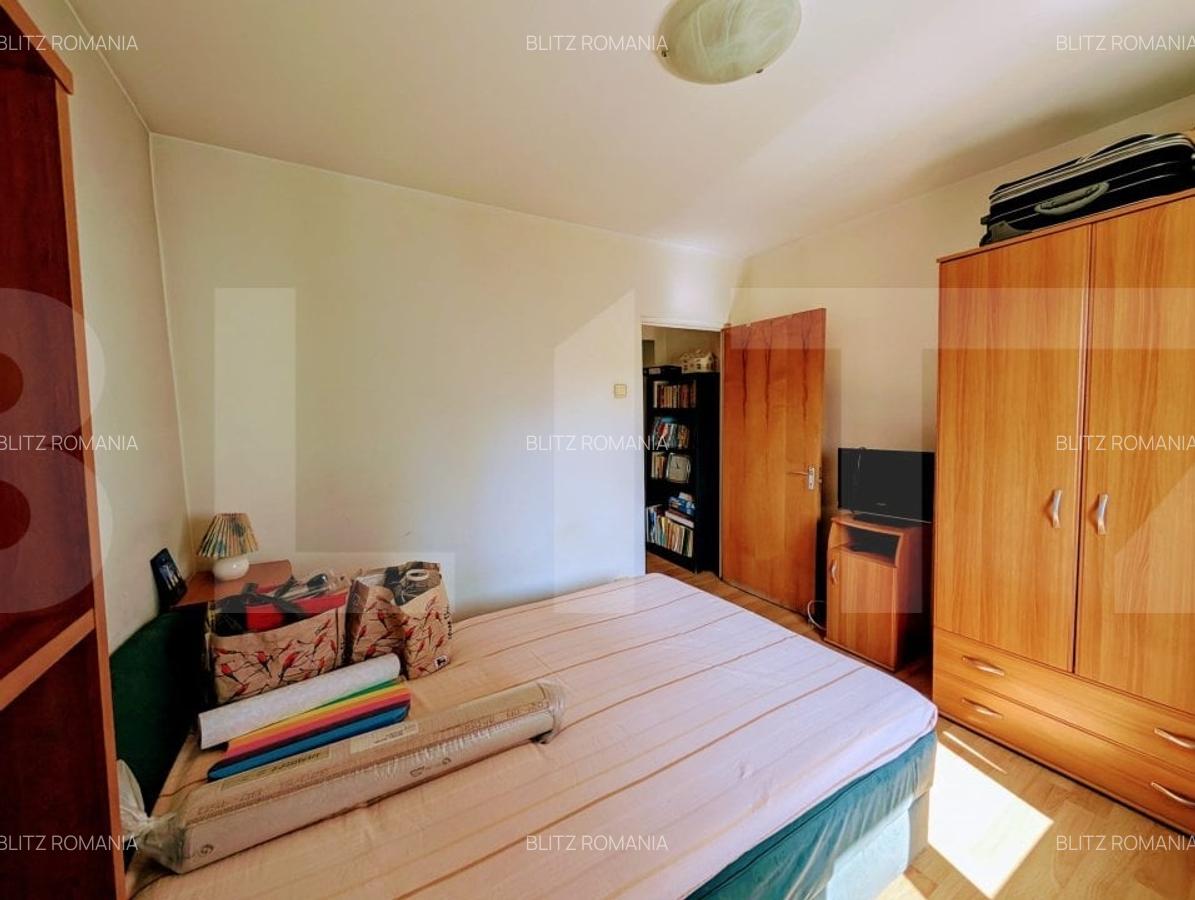 Apartament de vanzare, cu 3 camere, 65 mp, decomandat, Piata Victoriei - 5