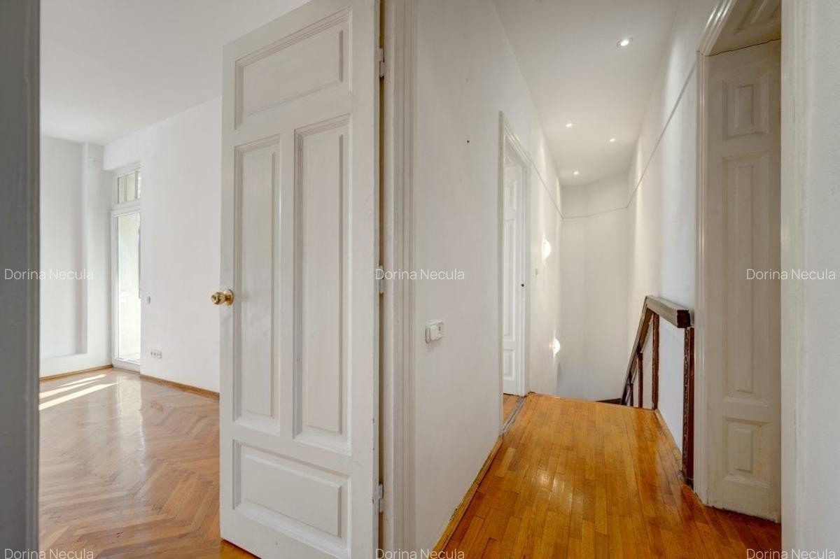 Vila cu arhitectura distincta, 7 camere, renovata, intr-o locatie exclusivista - 37