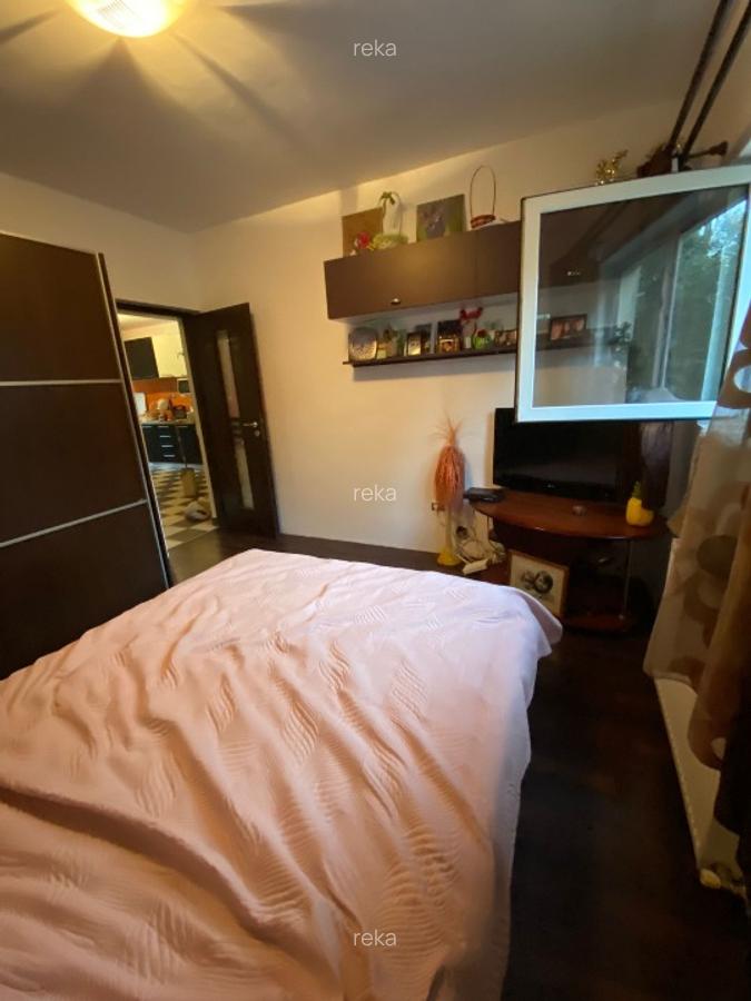 PE propune spre vanzare un apartament cu 3 camere, situat in zona străzii Salcâm - 9