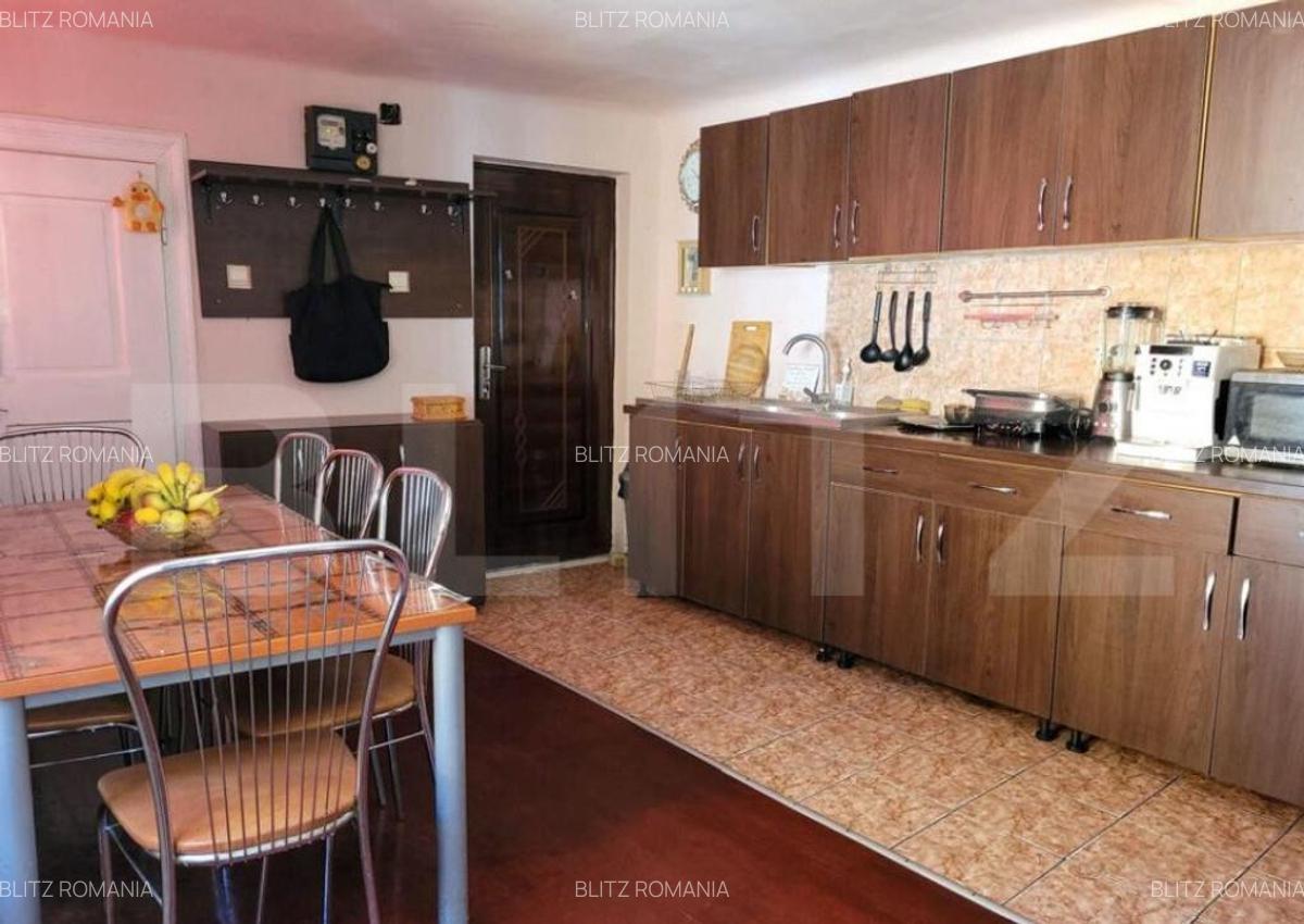 Casa Piata Sfatului compusa ap3camere,studio(2camere),mansar - 3