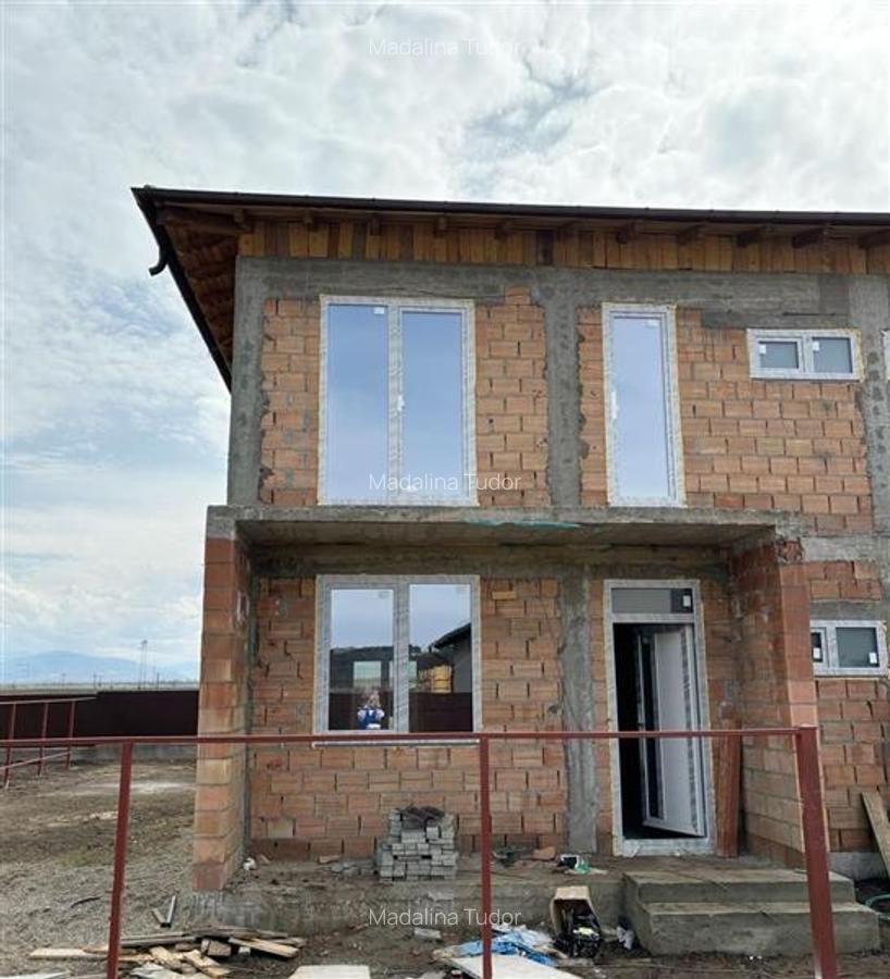 Casa tip duplex predare Iulie, 4 camere, 120mp urili, 400mp teren, Sanpetru-Harm - 3 Casa tip duplex predare Iulie, 4 camere, 120mp urili, 400mp teren, Sanpetru-Harm - 3