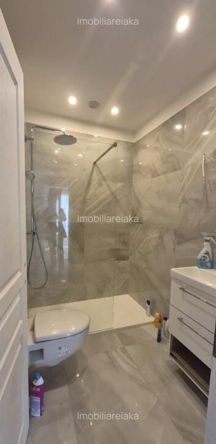 Zona Marul de Aur, 3 camere, decom., etaj 2 - 4