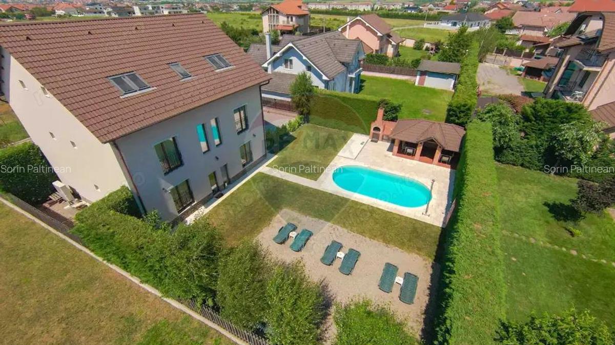 Pensiune cu piscina de vanzare in Beverly Hills , Sanmartin - 6