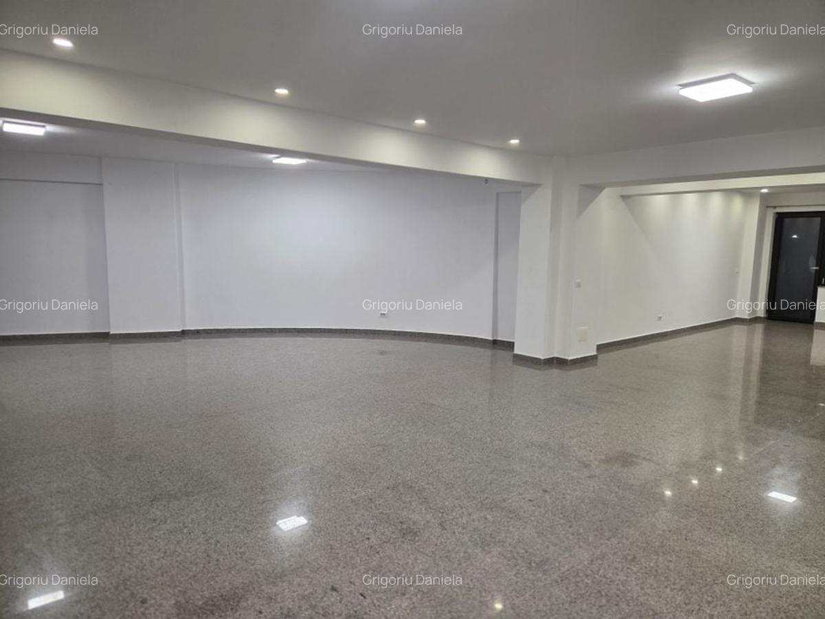 Spatiu comercial, Damaroaia/ Petrom City, terasa 37mp+boxa+2locuri par - 5