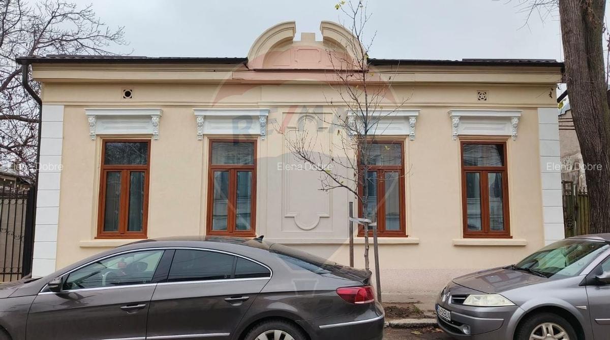 Casa cu 3 camere de vanzare in zona Centrala - 1