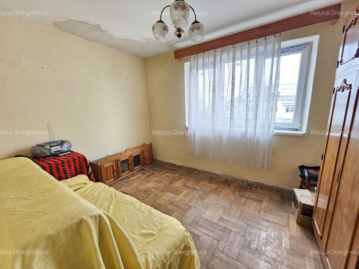 Decomandat, 2 camere, zona Narcisa - 3