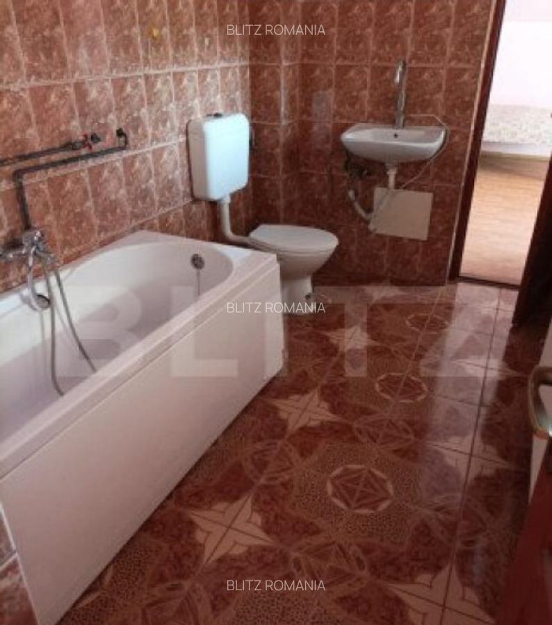 Casa de vanzare cu 5 camere - 4