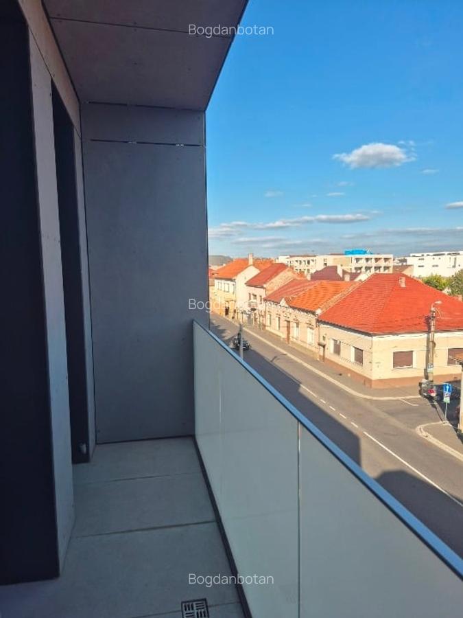 Apartament 3 camere, ultracentral, Oradea, strada Avram Iancu - 9