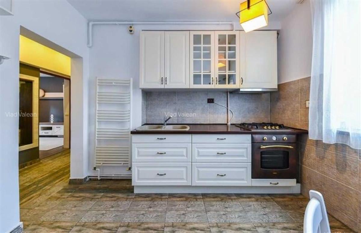 Apartament 2 camere Decomandate, Parcare, zona Titulescu - 5