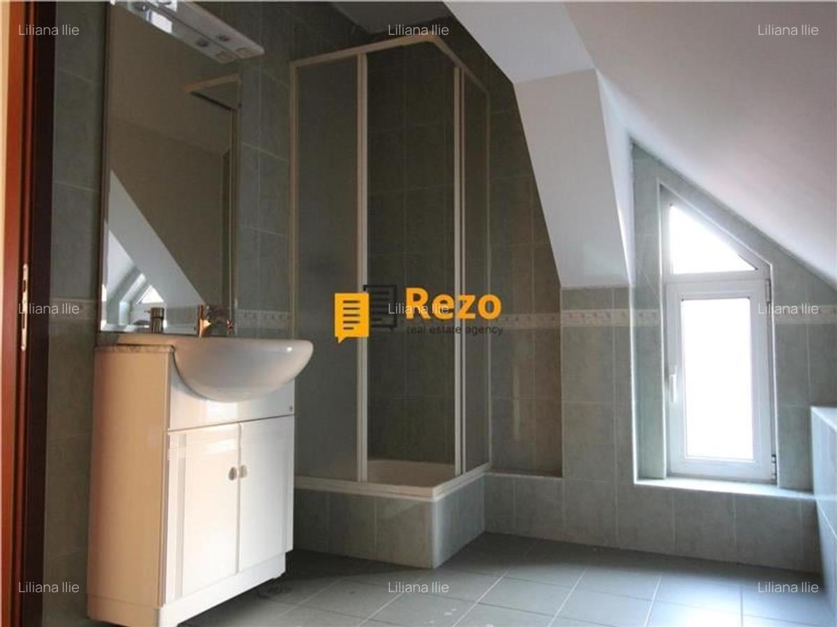 Vila impunatoare cu iesire la lac in Peris - 13