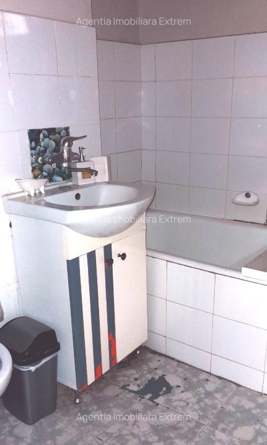 Apartament cu 4 camere 90mp, et. 4, în zona industrială Tecuci - 2