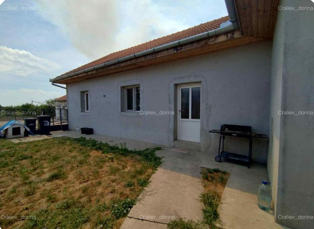 Vând casă spațioasă pe parter in Cenei ,3 fronturi stradale - 5