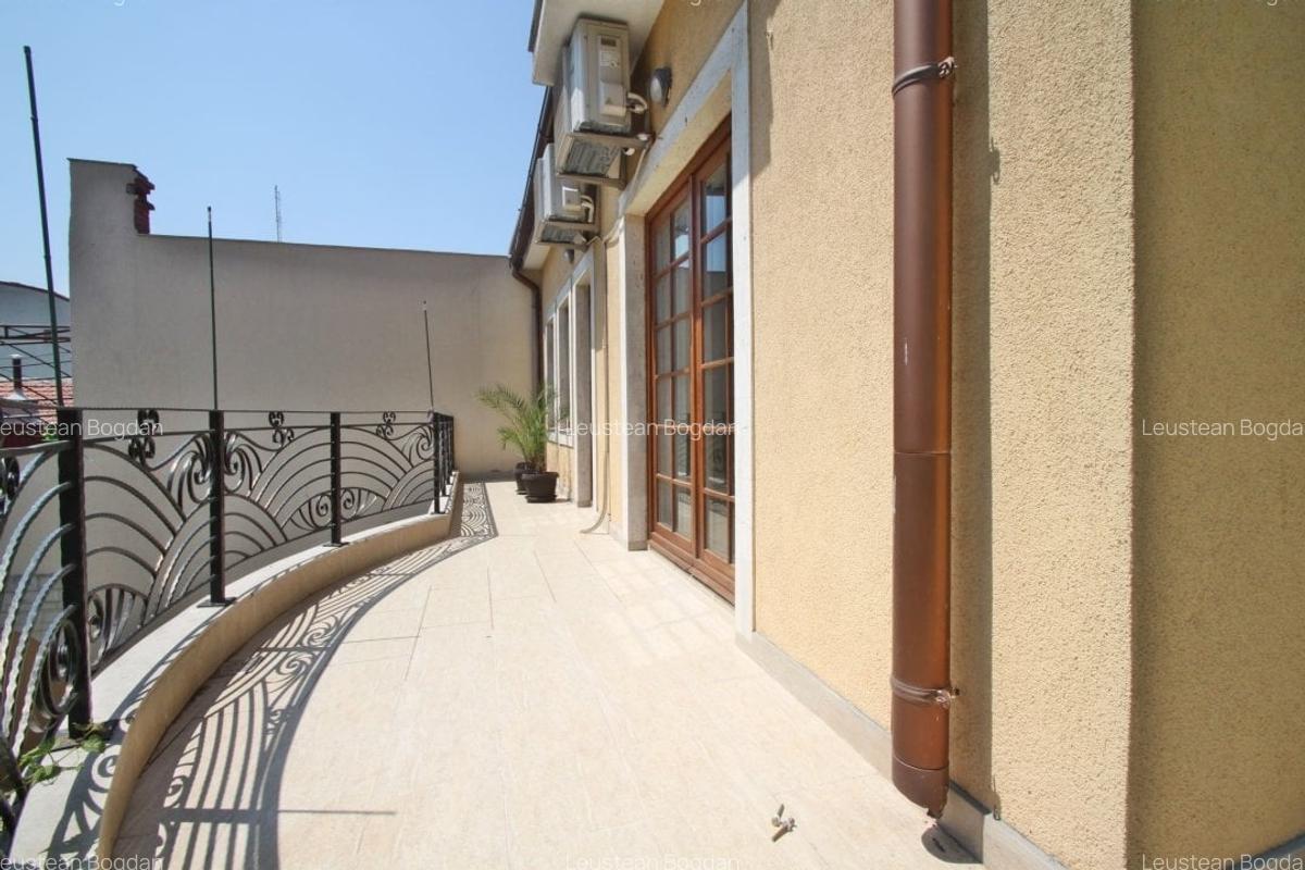 Casă cu 8 camere în Tomis II - 15
