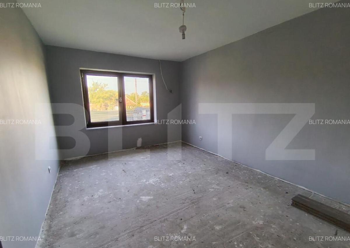 Casa cu 2 camere ?i living cu o gradina generoasa in su - 2