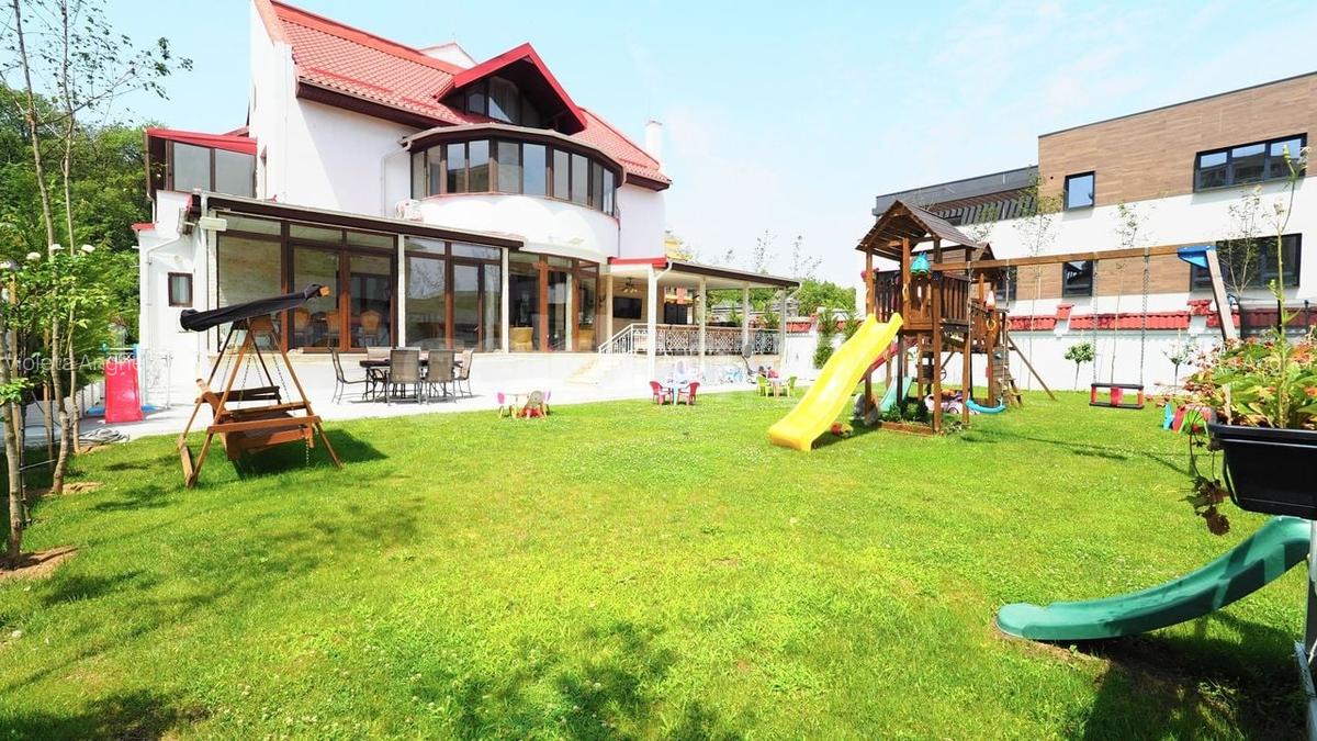 Vilă cocheta cu 10 camere si gradina amenajata - 1 Vilă cocheta cu 10 camere si gradina amenajata - 1