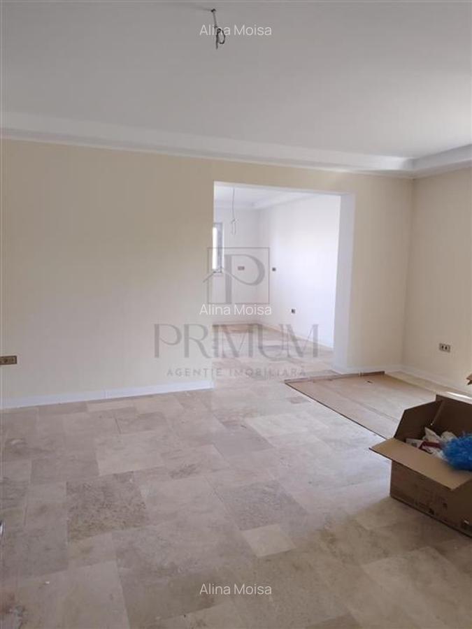 Duplex despartit prin garaj - zona excelenta - toate utilitatile - asfalt - 6