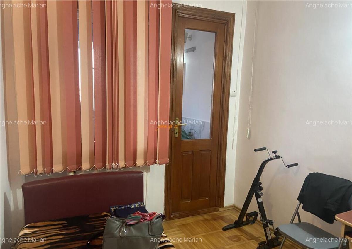 Apartament 3 camere , zona cartier Sud ,et 2/4 , decomandat - 16