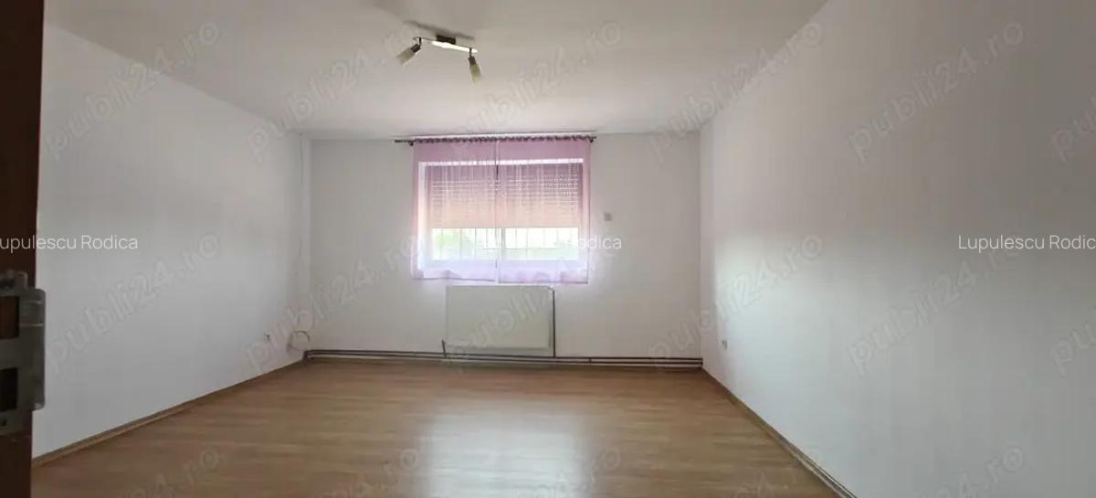 Casa de Vanzare - 5 Casa de Vanzare - 5