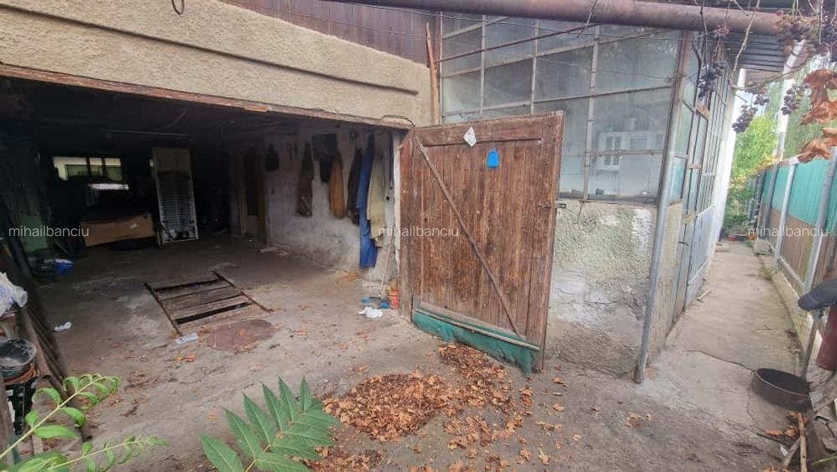 Casa 5 camere + Beci + Garaj 2 masini + Curte fata + Curte spate - Teren pe colt - 6