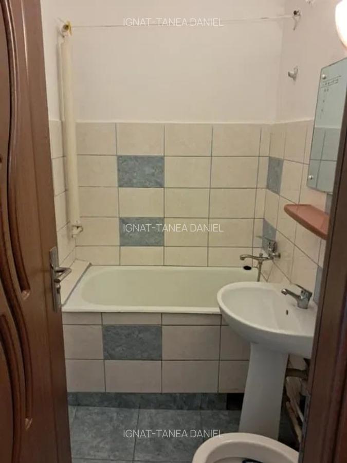 Garsonieră decomandată în Nicolina - 4