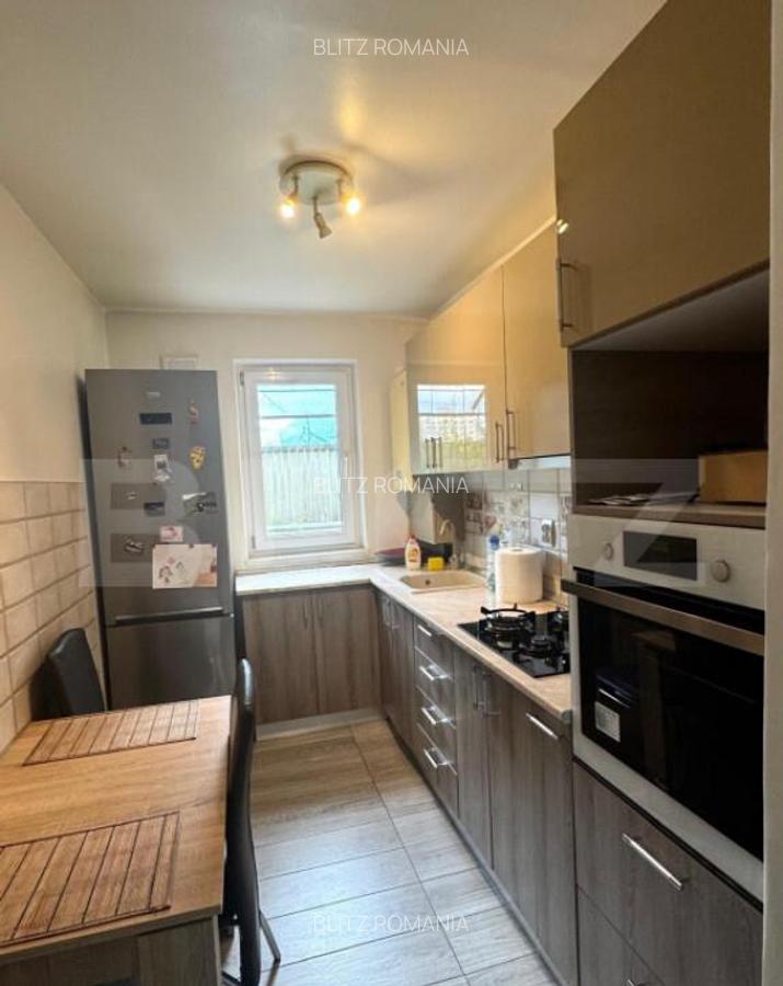 Apartament de vanzare, cu 3 camere decomandat, 65 mp, zona A - 1